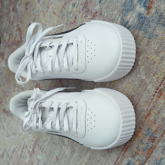 Puma Carina Platform Sneaker Size 8.5 Black and White - Picture 3 of 6